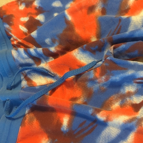 Patriotic tie-dye lounge shorts with elastic waistband - Picture 2 of 3